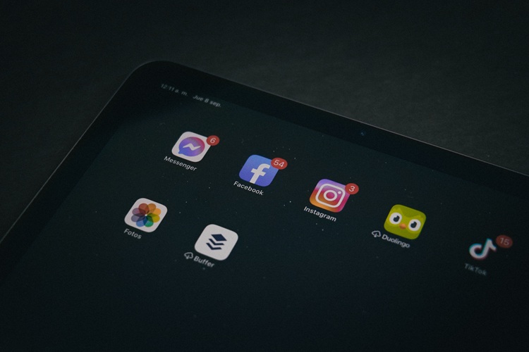 Manfaatkan media sosial, Sumber: pexels.com