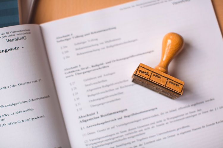 Pastikan legalitas properti, Sumber: pexels.com