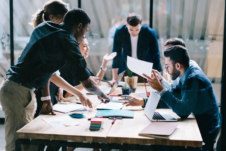 Lingkungan positif membantu meningkatkan produktivitas, Sumber: xandertalent.com